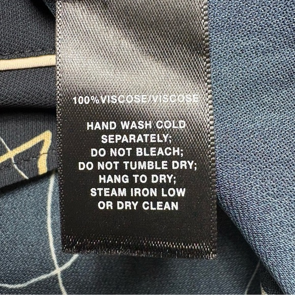 Lafayette 148 Long Sleeve Hidden Button Down Printed Blouse Size L Black Viscose - Picture 7 of 7